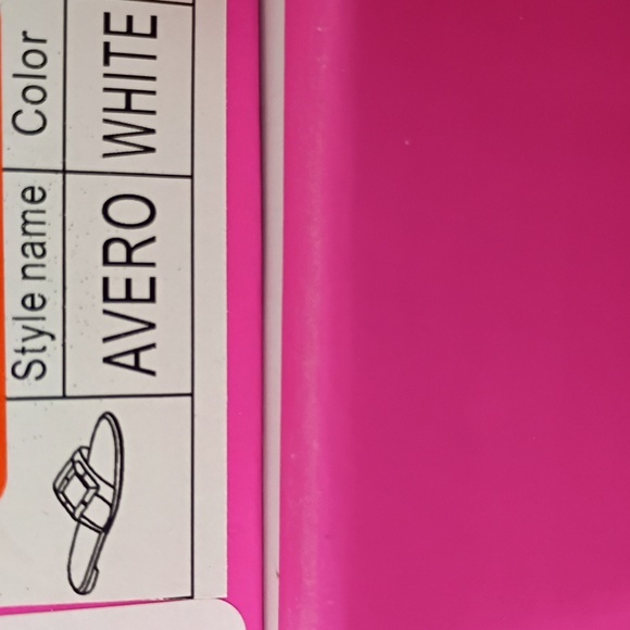 Jessica Carlyle Cream Flat Sandals Big Buckle Single Band Avero White NWT Chic - Picture 8 of 8